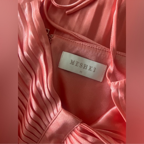 Meshki Pleated Set. - Picture 2 of 8